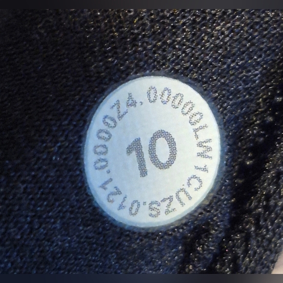 Lululemon Everlux™ and Mesh Cropped Tank – Black | Size 10 - Picture 7 of 9